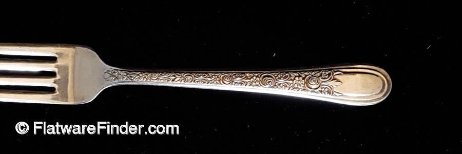 専用ウォレス(wallace) sterling刻彫金カトラリー　18本197g Wallace Fortune Silverplate (WA1) Flatware | FlatwareFinder.com